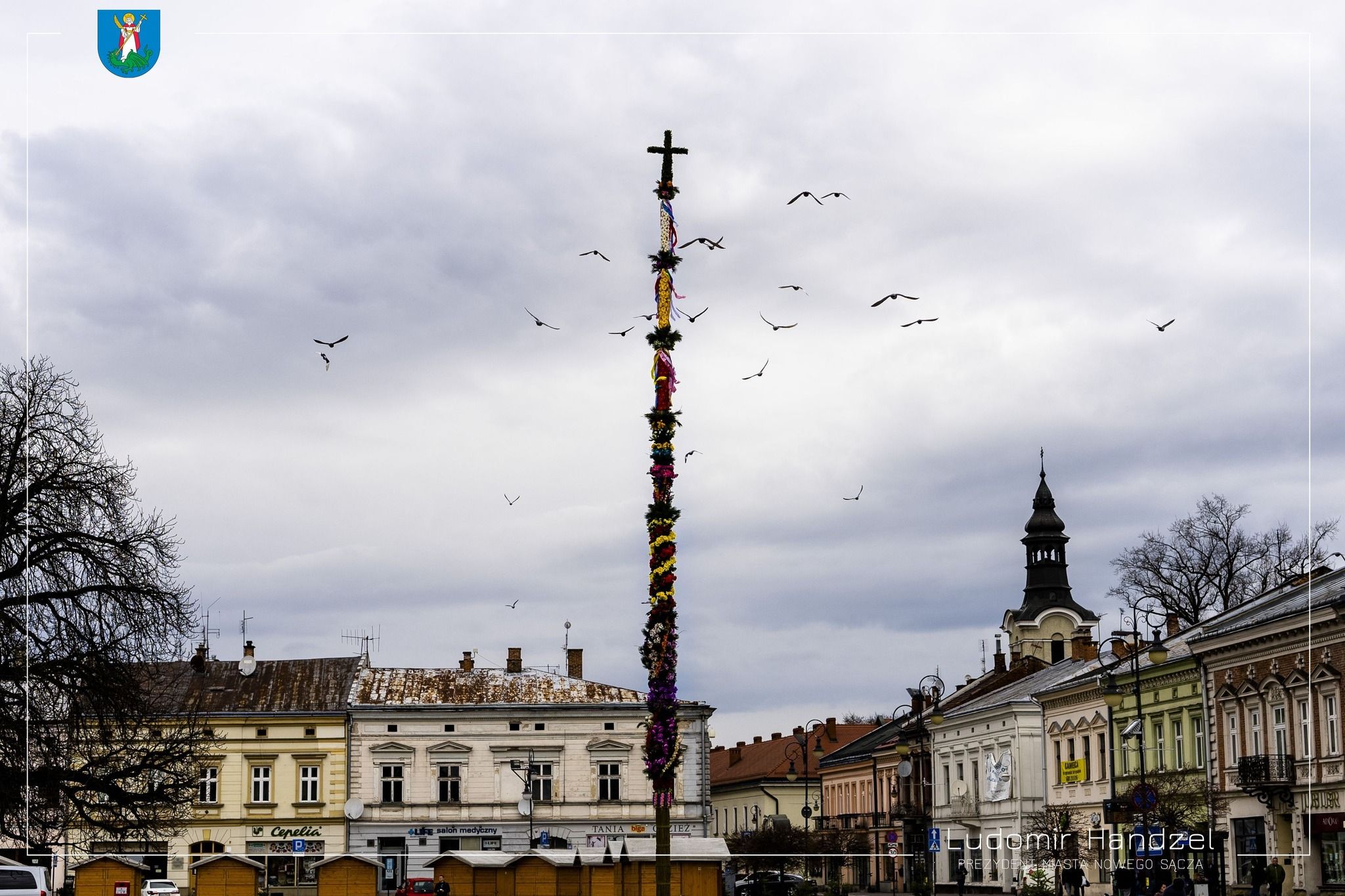 Rynek z palmą wielkanocną