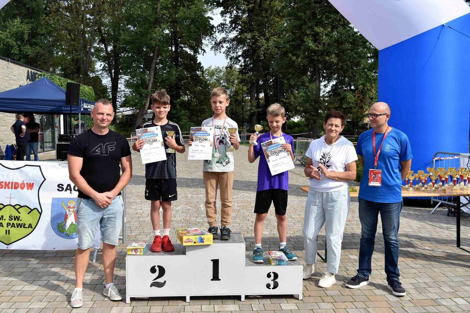 Zwycięzcy na podium
