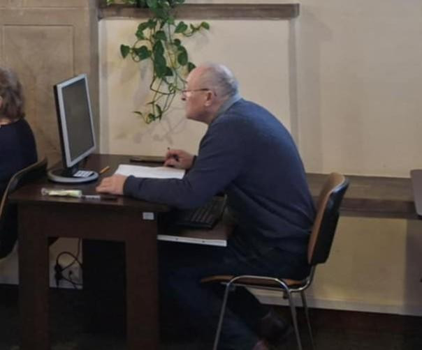 Senior w czasie zajęć